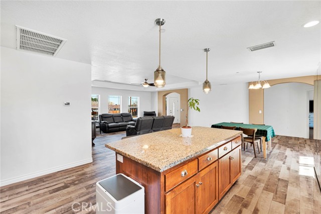 Detail Gallery Image 13 of 43 For 18125 Catalpa, Hesperia,  CA 92345 - 4 Beds | 2 Baths