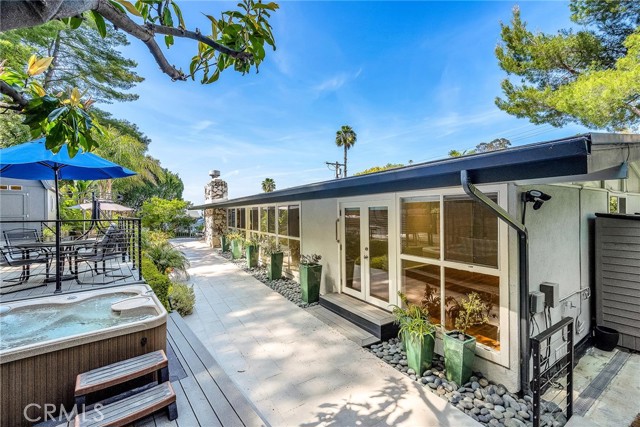 3521 Stonewood Drive, Sherman Oaks CA: https://media.crmls.org/medias/4724b36f-8966-4980-83c7-443594eeed81.jpg
