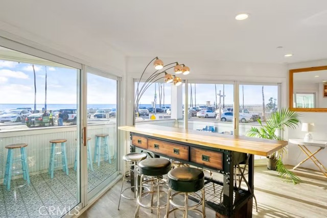 Detail Gallery Image 7 of 17 For 2214 W Oceanfront a,  Newport Beach,  CA 92663 - 3 Beds | 2 Baths