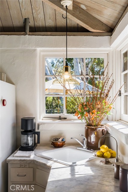 Detail Gallery Image 16 of 34 For 724 Poppy Ave, Corona Del Mar,  CA 92625 - 2 Beds | 1 Baths