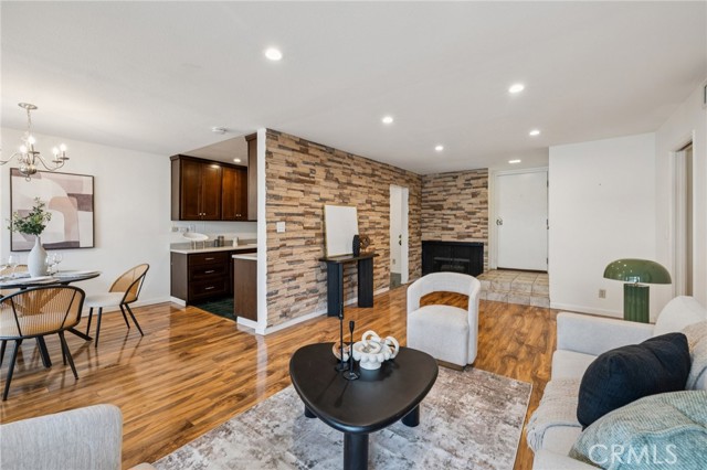 Detail Gallery Image 4 of 40 For 125 S Sierra Madre #215,  Pasadena,  CA 91107 - 2 Beds | 2 Baths