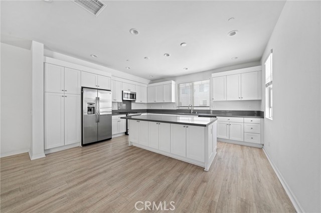 Detail Gallery Image 16 of 33 For 143 Frame, Irvine,  CA 92618 - 3 Beds | 3/1 Baths