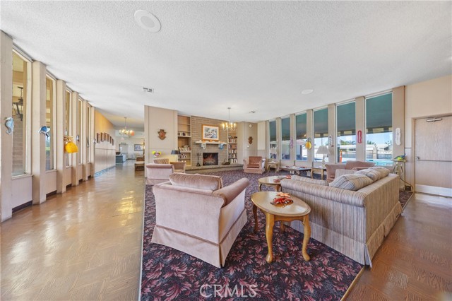 575 S Lyon, Hemet CA: https://media.crmls.org/medias/47252fb7-0662-42a7-981e-c90b929c5163.jpg