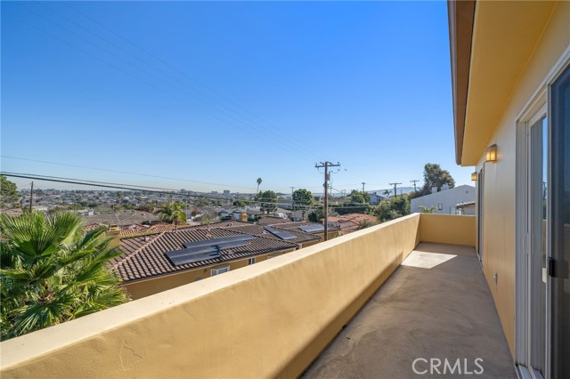 Detail Gallery Image 36 of 60 For 204 N Prospect #B,  Redondo Beach,  CA 90277 - 4 Beds | 3 Baths