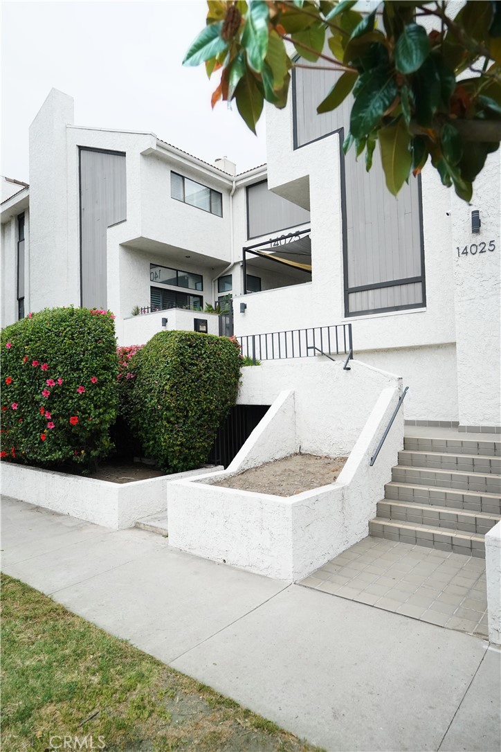 14025 Riverside Drive #3