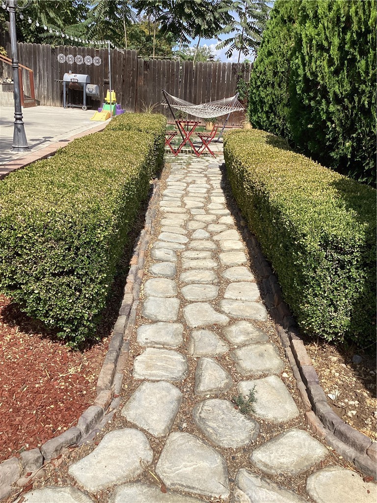 https://media.crmls.org/medias/47258b33-14d2-4f40-ab6f-4dc9dca73a7b.jpg?preset=X-Large