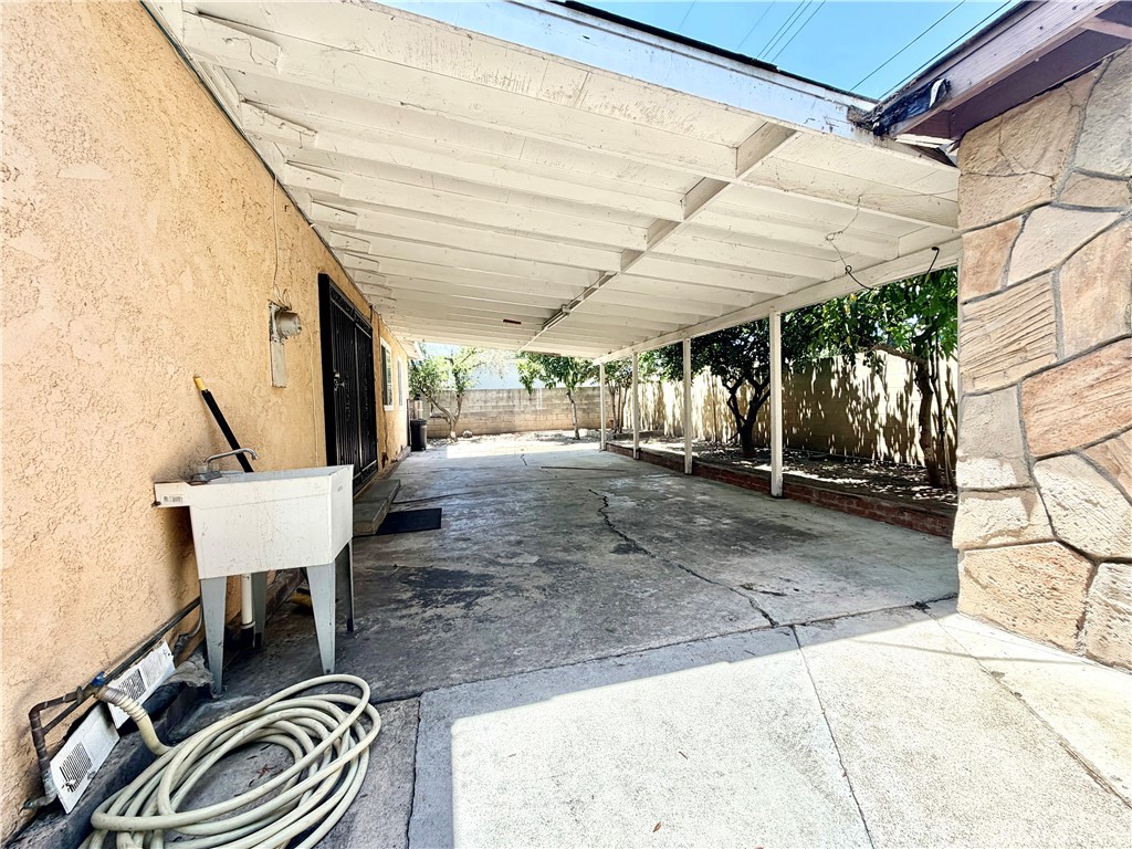 https://media.crmls.org/medias/47259aca-cd11-4dfb-affc-3644a51e24e5.jpg?preset=X-Large