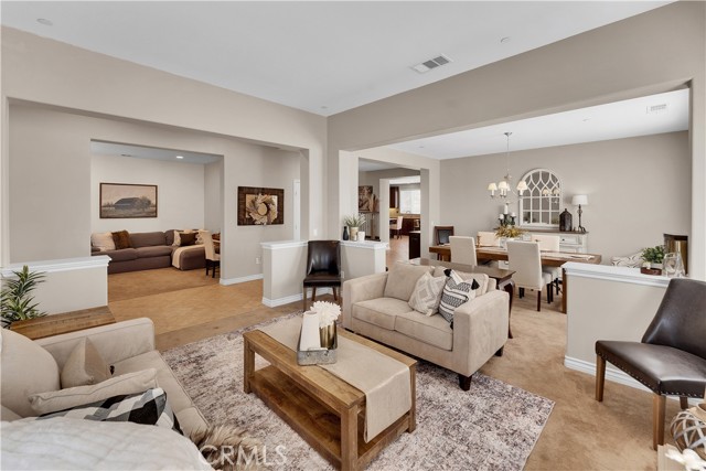 14668 Stageline Lane, Fontana CA: https://media.crmls.org/medias/47265813-e317-43bc-aa08-dafd3f547d46.jpg