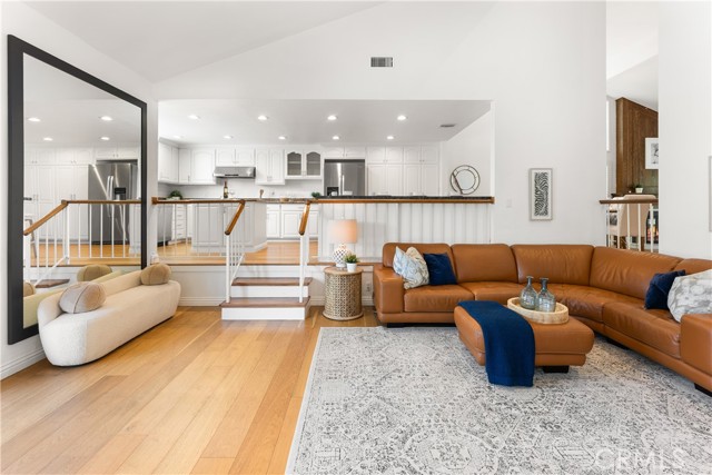 23721 Sarda Road, Valencia CA: https://media.crmls.org/medias/4726e7d4-6f4b-4bad-aa21-0f605425ff24.jpg