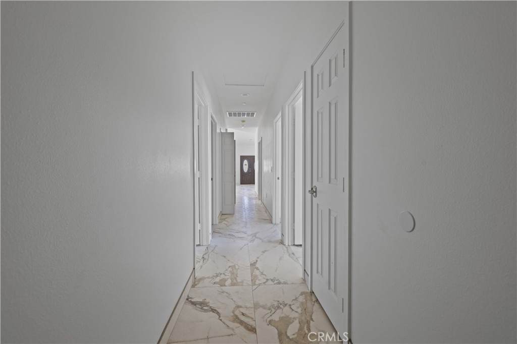 https://media.crmls.org/medias/472734e0-8432-4f67-9f9b-d5f696be8bba.jpg?preset=X-Large