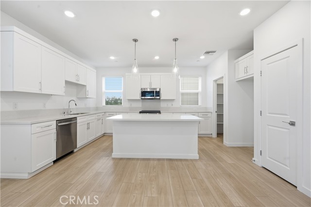 Detail Gallery Image 9 of 53 For 9365 via Azul, Pico Rivera,  CA 90660 - 3 Beds | 3 Baths