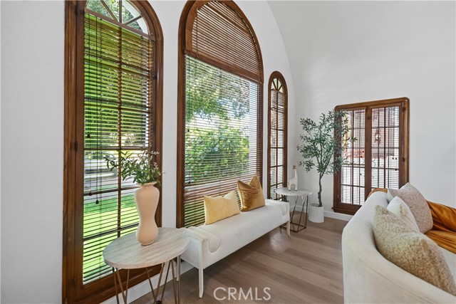 336 N Crescent Heights Boulevard, Los Angeles CA: https://media.crmls.org/medias/47292332-9969-40e2-b713-5e3d5ffbf394.jpg