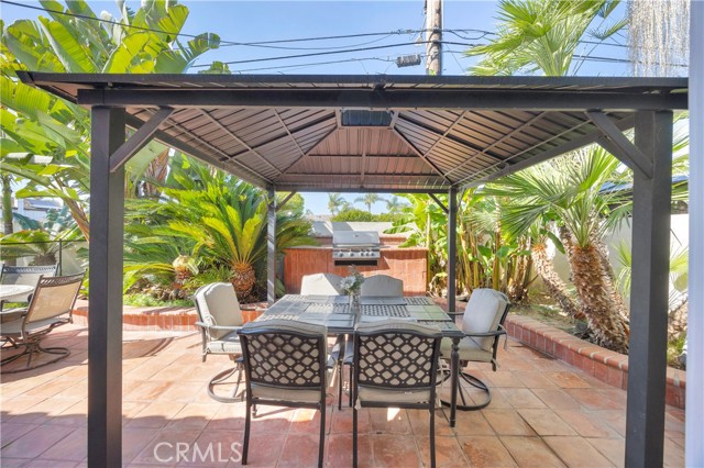 9112 Playa Drive, Huntington Beach CA: https://media.crmls.org/medias/4729fbfc-a57e-4979-b34f-e0989356b3bc.jpg