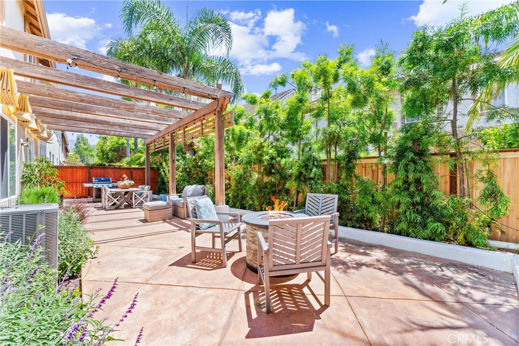 https://media.crmls.org/medias/472b625f-7d88-4b7c-81d3-b1eb5254d02e.jpg?preset=X-Large