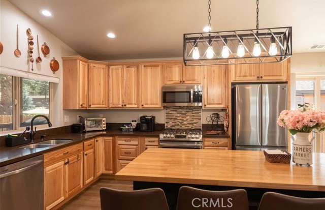 Detail Gallery Image 15 of 34 For 905 W Aeroplane Bld, Big Bear City,  CA 92314 - 3 Beds | 2 Baths