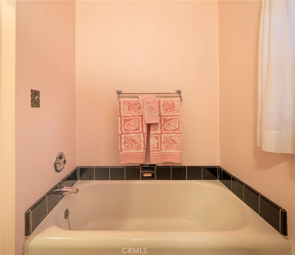 https://media.crmls.org/medias/472d93e6-1fb3-4615-b565-e3830dee68a8.jpg?preset=X-Large