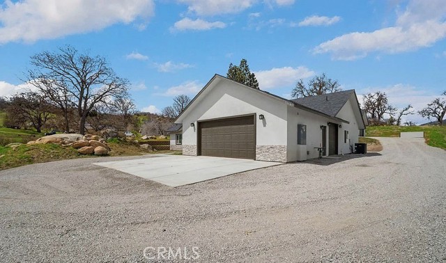 30181 Knight Ct, Tehachapi CA: https://media.crmls.org/medias/472f2c2b-afa7-4002-9e07-3baae2b0afa0.jpg
