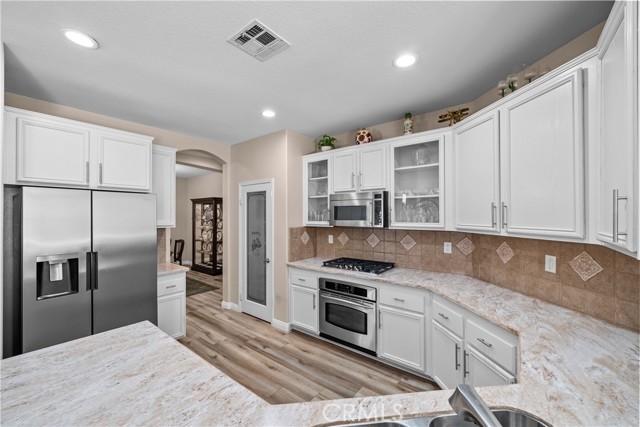 Detail Gallery Image 16 of 45 For 39934 Borica Ct, Palmdale,  CA 93551 - 5 Beds | 3 Baths