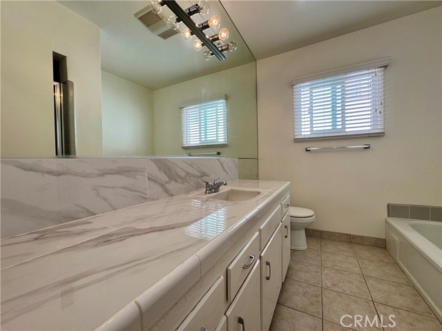 Detail Gallery Image 5 of 9 For 122 N Croft #7,  Los Angeles,  CA 90048 - 1 Beds | 1 Baths