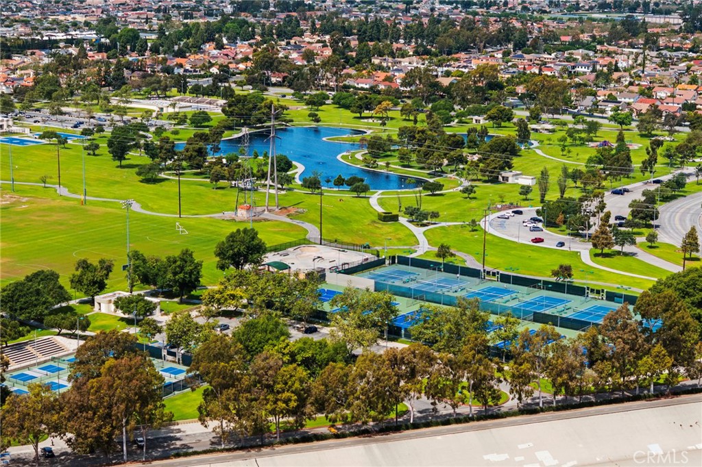 https://media.crmls.org/medias/472fdd8d-f266-4b1b-801c-61278343d9fd.jpg?preset=X-Large