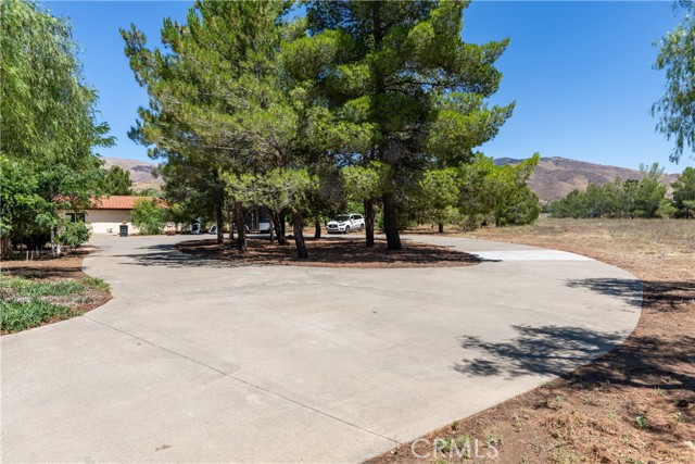 35356 Sierra Vista Drive, Agua Dulce CA: https://media.crmls.org/medias/4730c510-d101-4e7f-81bc-418a92522c1a.jpg