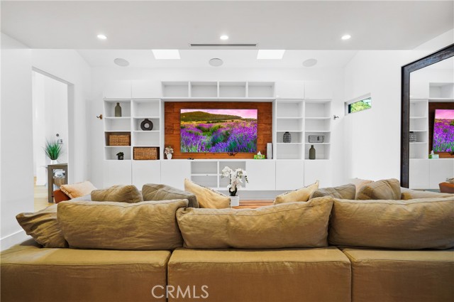 11308 Dona Teresa Dr, Studio City CA: https://media.crmls.org/medias/47318c9c-875f-4ab6-b7d8-f9c308c3e9be.jpg