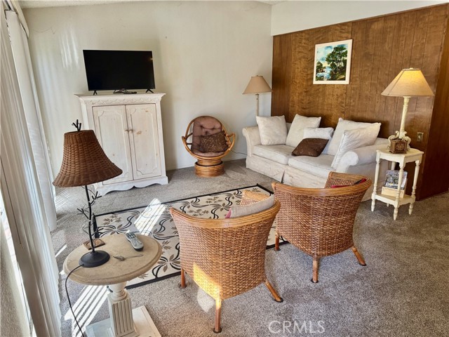 Detail Gallery Image 2 of 11 For 425 Avenida Castilla #B #B,  Laguna Woods,  CA 92637 - 2 Beds | 2 Baths