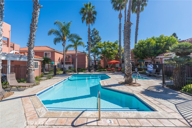409 Utica Avenue, Huntington Beach CA: https://media.crmls.org/medias/47326b80-caf7-47b3-9e20-1616489f2f8c.jpg