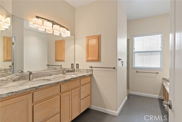 43 Edgewater Court, Chico CA: https://media.crmls.org/medias/4732800e-2809-4ea2-9a93-313534a47470.jpg