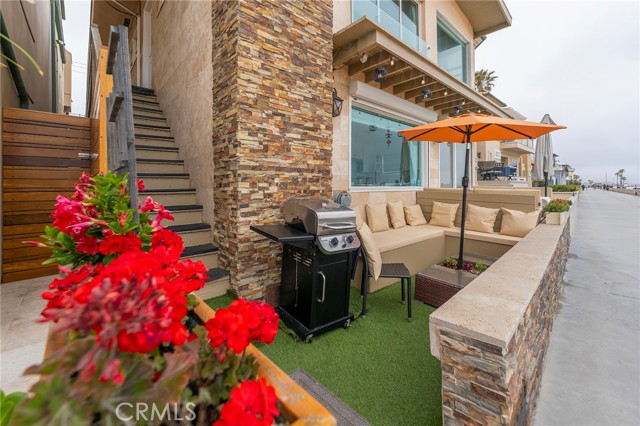 Detail Gallery Image 1 of 11 For 1728 the Strand #4,  Hermosa Beach,  CA 90254 - 1 Beds | 1 Baths