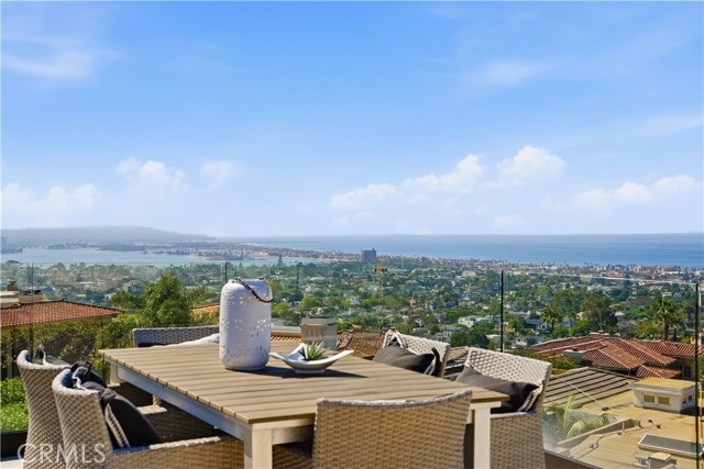 Detail Gallery Image 2 of 72 For 5108 Gordon Ln, San Diego,  CA 92109 - 4 Beds | 5/1 Baths