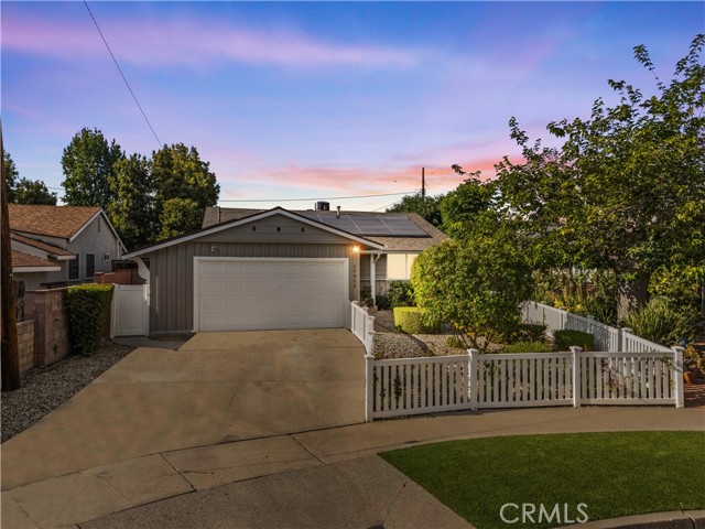 17955 Archwood Street, Reseda CA: https://media.crmls.org/medias/47334274-a0a0-48a7-b5bf-0dcfb493b4b6.jpg