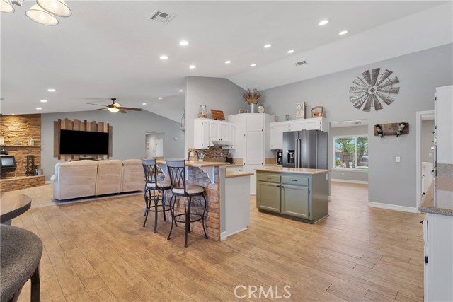 Detail Gallery Image 16 of 69 For 11844 Jenny St, Oak Hills,  CA 92344 - 4 Beds | 2/1 Baths
