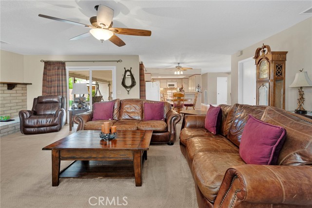 Detail Gallery Image 6 of 56 For 20115 Shoshonee, Apple Valley,  CA 92307 - 4 Beds | 2 Baths