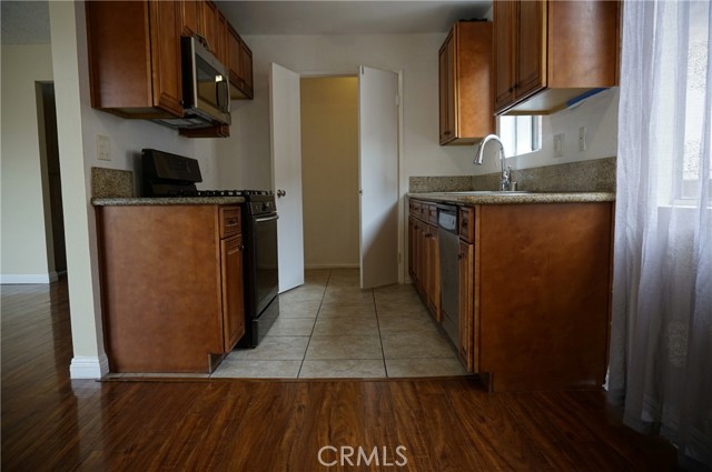 Detail Gallery Image 10 of 32 For 9312 Palm St #206,  Bellflower,  CA 90706 - 2 Beds | 2 Baths