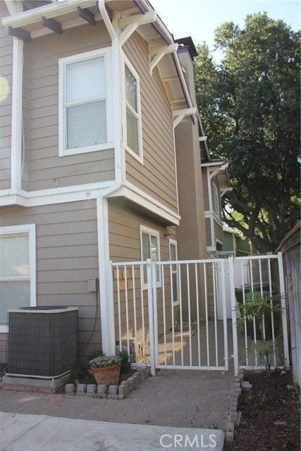 563 E City Court, Anaheim CA: https://media.crmls.org/medias/47352557-8d33-4638-8f00-d6febbd64f72.jpg