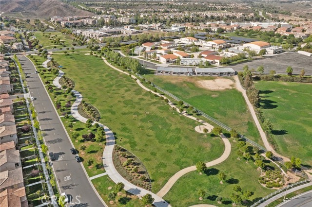 24229 La Montura Drive, Valencia CA: https://media.crmls.org/medias/47371568-91c3-4f6a-937e-ae5f18f31f5d.jpg
