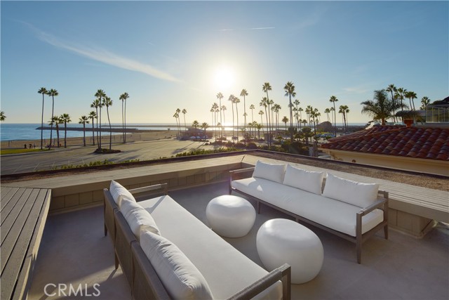 Detail Gallery Image 12 of 33 For 3024 Breakers Dr, Corona Del Mar,  CA 92625 - 7 Beds | 5/1 Baths