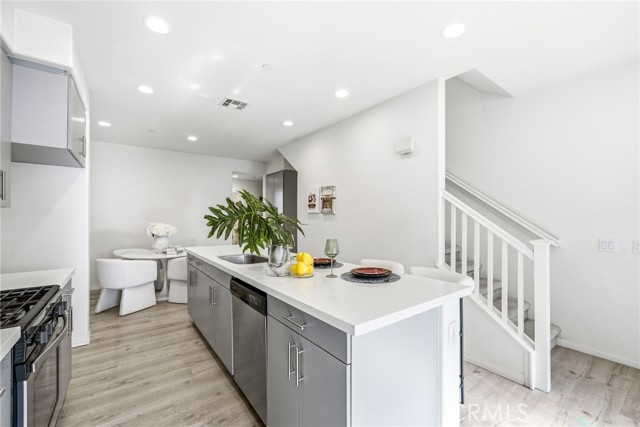 Detail Gallery Image 9 of 49 For 11130 Legion Loop #105,  El Monte,  CA 91731 - 3 Beds | 3 Baths