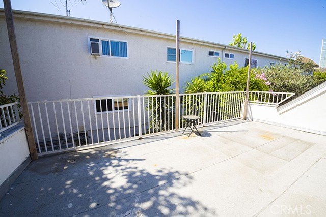 Detail Gallery Image 9 of 34 For 11343 Missouri Ave, Los Angeles,  CA 90025 - 4 Beds | 3 Baths