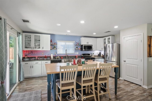 Detail Gallery Image 10 of 45 For 53011 Climber Ct, Lake Elsinore,  CA 92532 - 5 Beds | 3/1 Baths