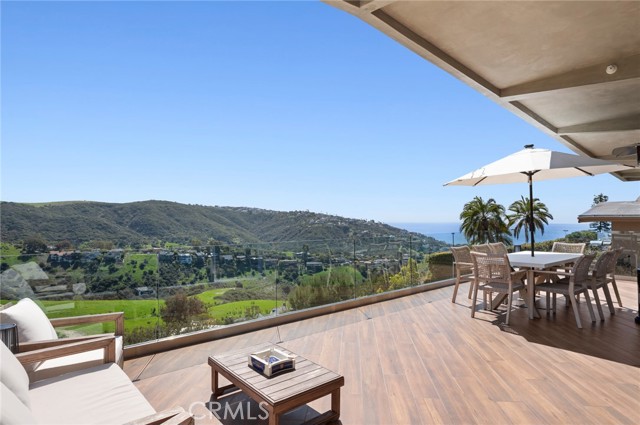 2085 Temple Hills Drive, Laguna Beach CA: https://media.crmls.org/medias/473944ff-4999-4665-b0e3-004e3948aded.jpg