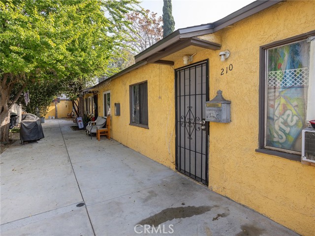 Detail Gallery Image 4 of 48 For 210 N Florence St, Burbank,  CA 91505 - – Beds | – Baths