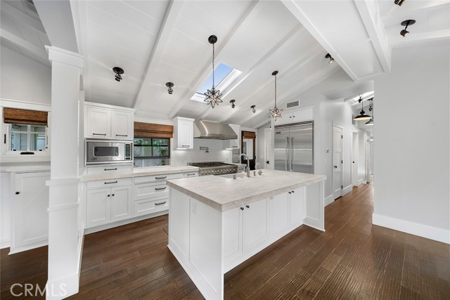 411 Poplar Street, Laguna Beach CA: https://media.crmls.org/medias/473a1954-079f-400a-9c5e-c6a9e25de2c1.jpg