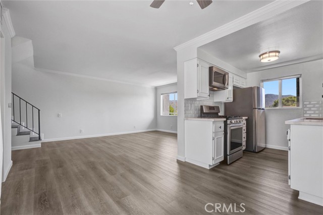 Detail Gallery Image 8 of 28 For 250 W Spazier Ave #209,  Burbank,  CA 91502 - 2 Beds | 2/1 Baths