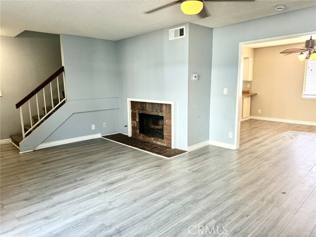 Detail Gallery Image 6 of 43 For 1929 Glenoaks #122,  San Fernando,  CA 91340 - 2 Beds | 3 Baths