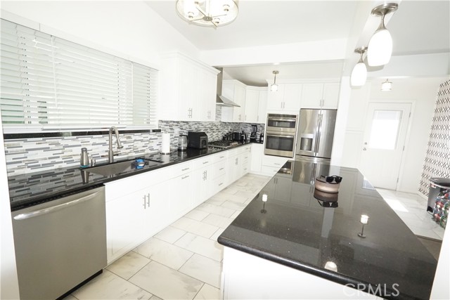 Detail Gallery Image 2 of 47 For 9327 Stanwin Ave, Arleta,  CA 91331 - 4 Beds | 2 Baths