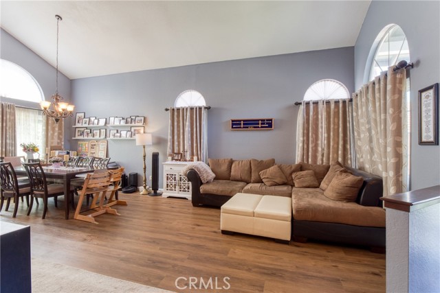 Detail Gallery Image 4 of 30 For 23903 Creekwood Dr, Moreno Valley,  CA 92557 - 4 Beds | 2/1 Baths