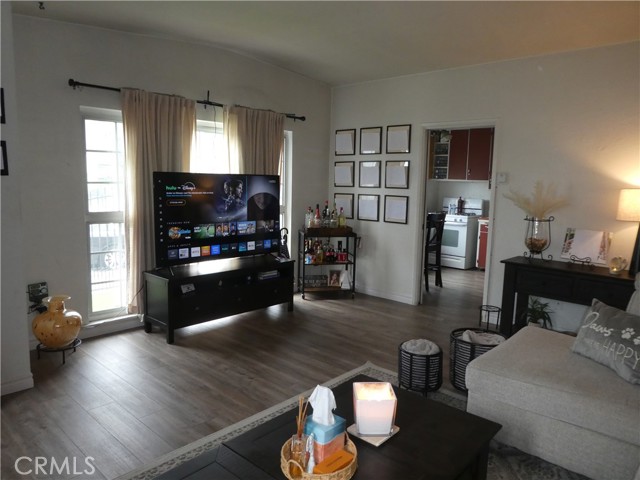 Detail Gallery Image 9 of 39 For 670 Keenan Ave, Los Angeles,  CA 90022 - – Beds | – Baths