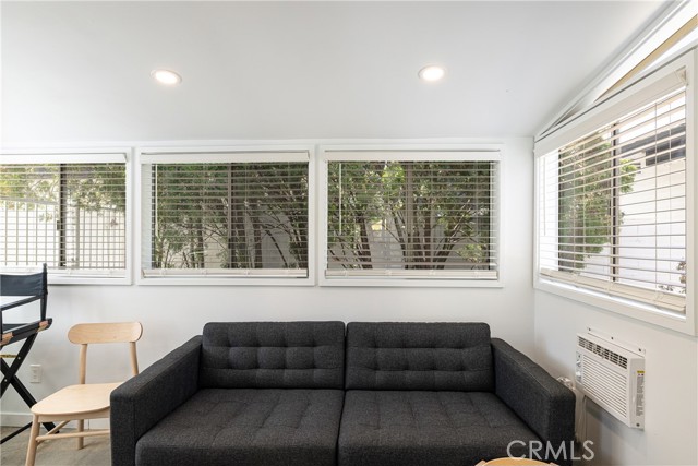 Detail Gallery Image 12 of 45 For 17025 Labrador St, Northridge,  CA 91325 - 4 Beds | 2/1 Baths